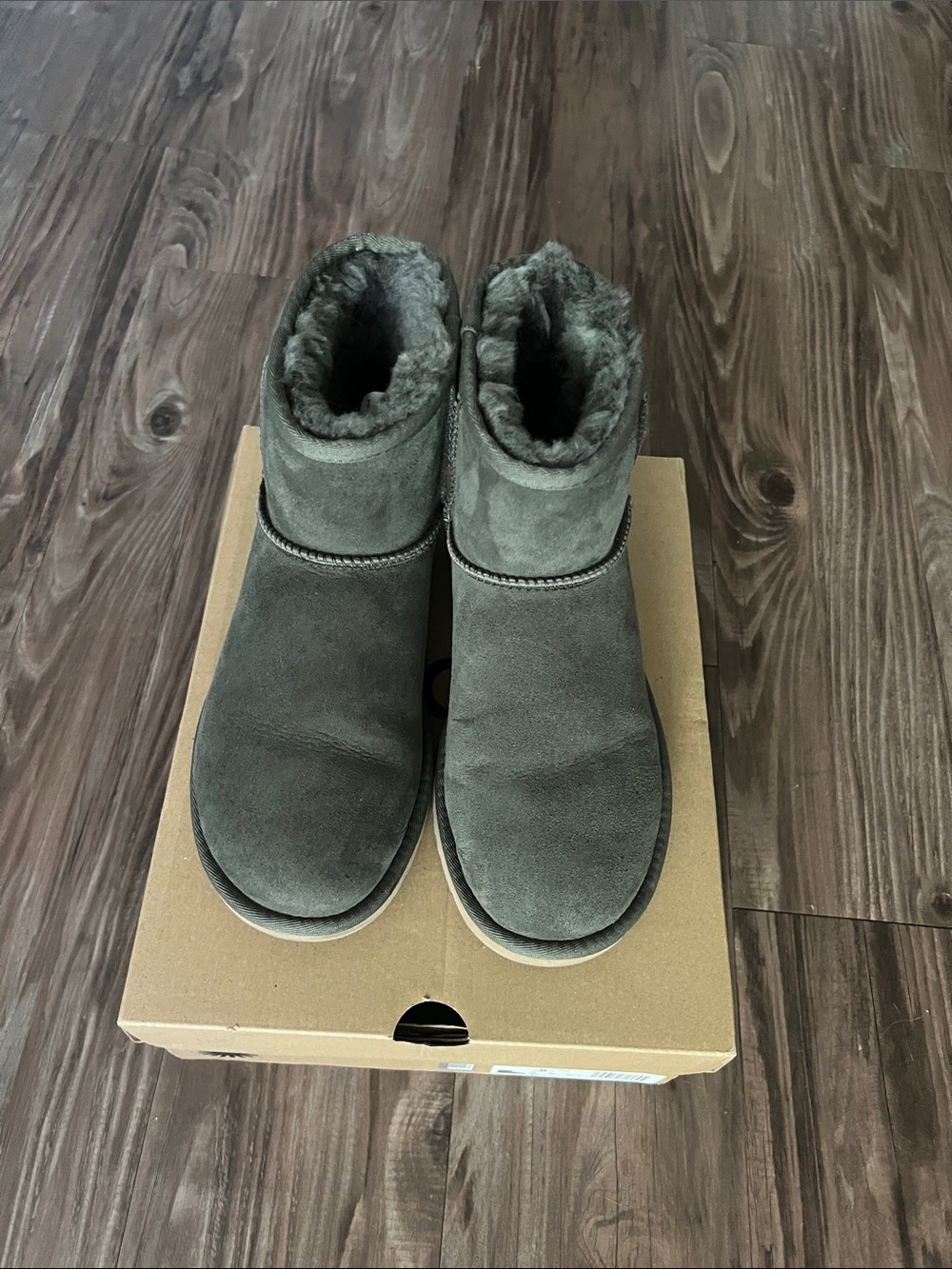 Ugg W Classic Mini II in green size 8